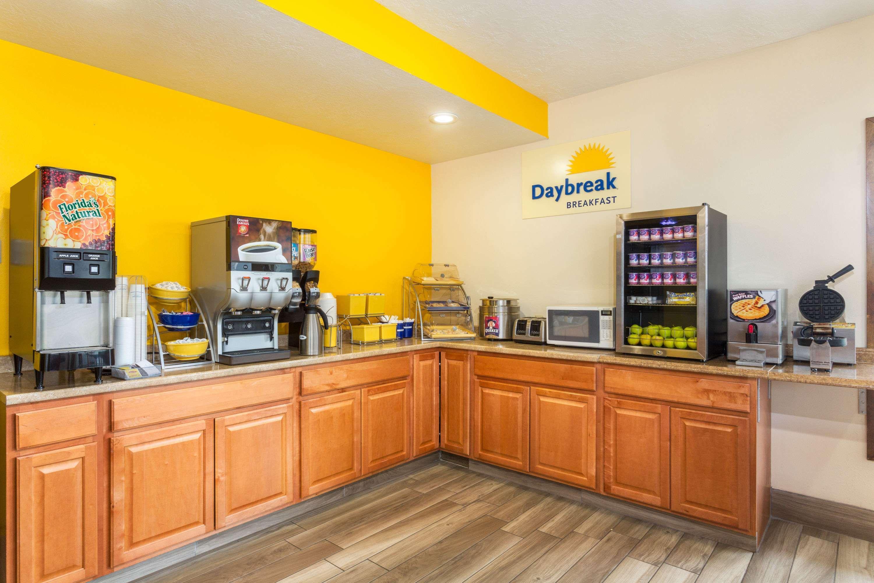 Days Inn By Wyndham Delta Exteriér fotografie