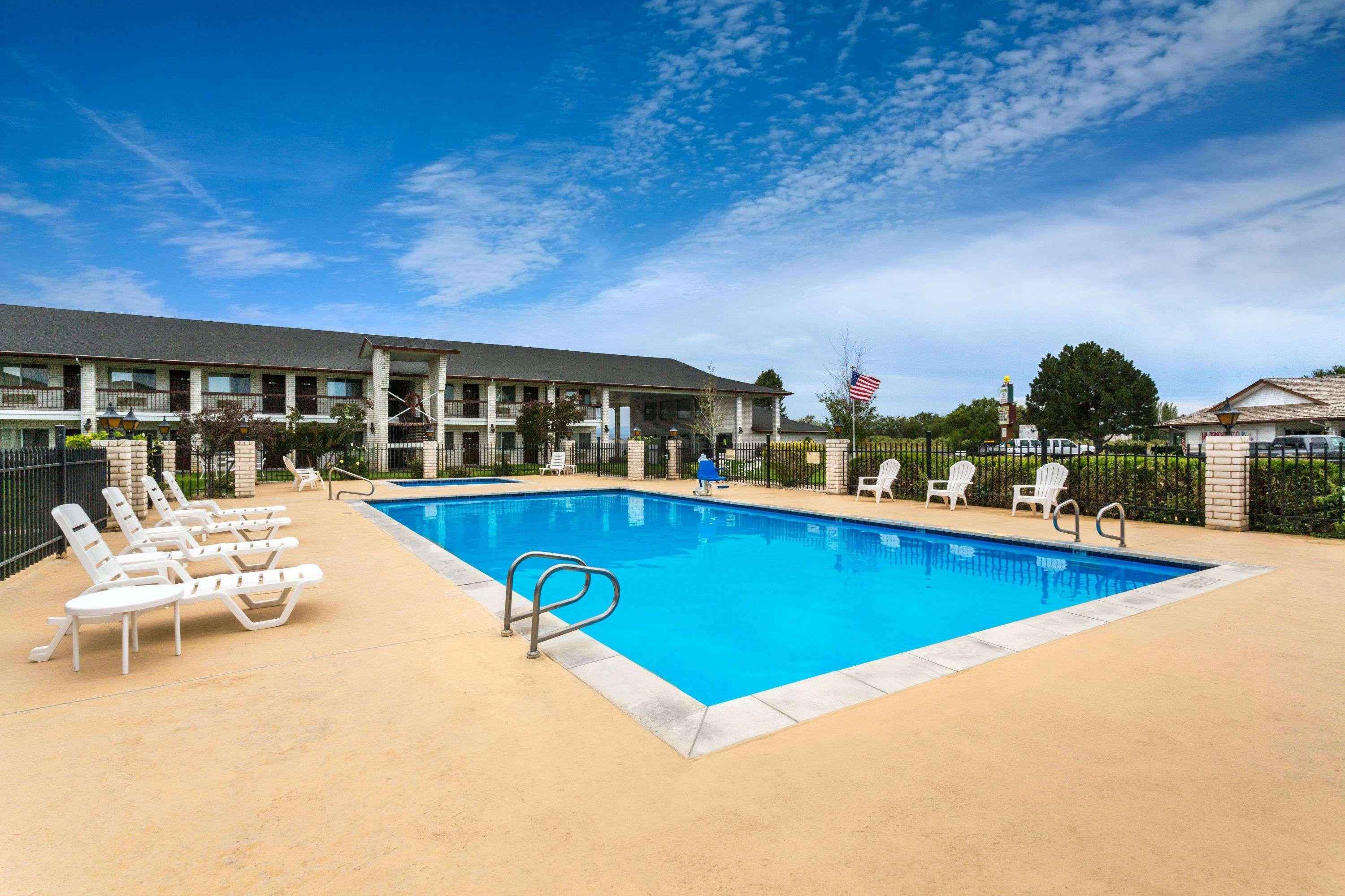 Days Inn By Wyndham Delta Exteriér fotografie